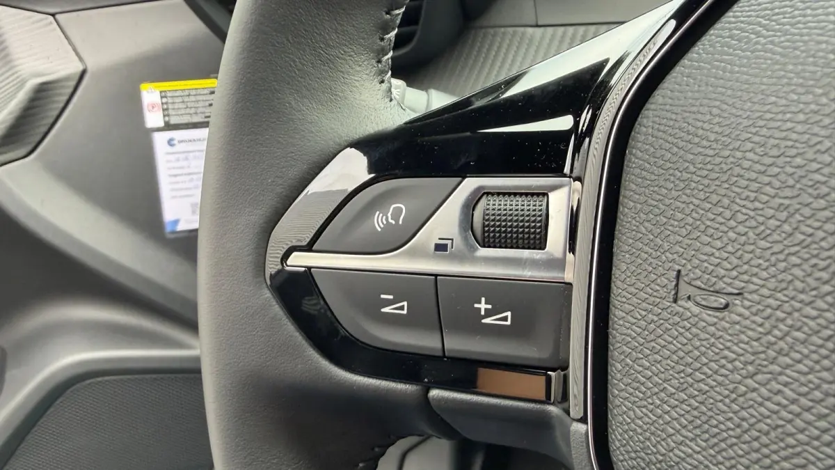 Allure | Active Safety Brake met camera en radar (automatisch noodremsysteem) met Distance Alert (waarschuwing dreigende aanrijding) | Advanced Active Safety Brake met camera en radar | Clim