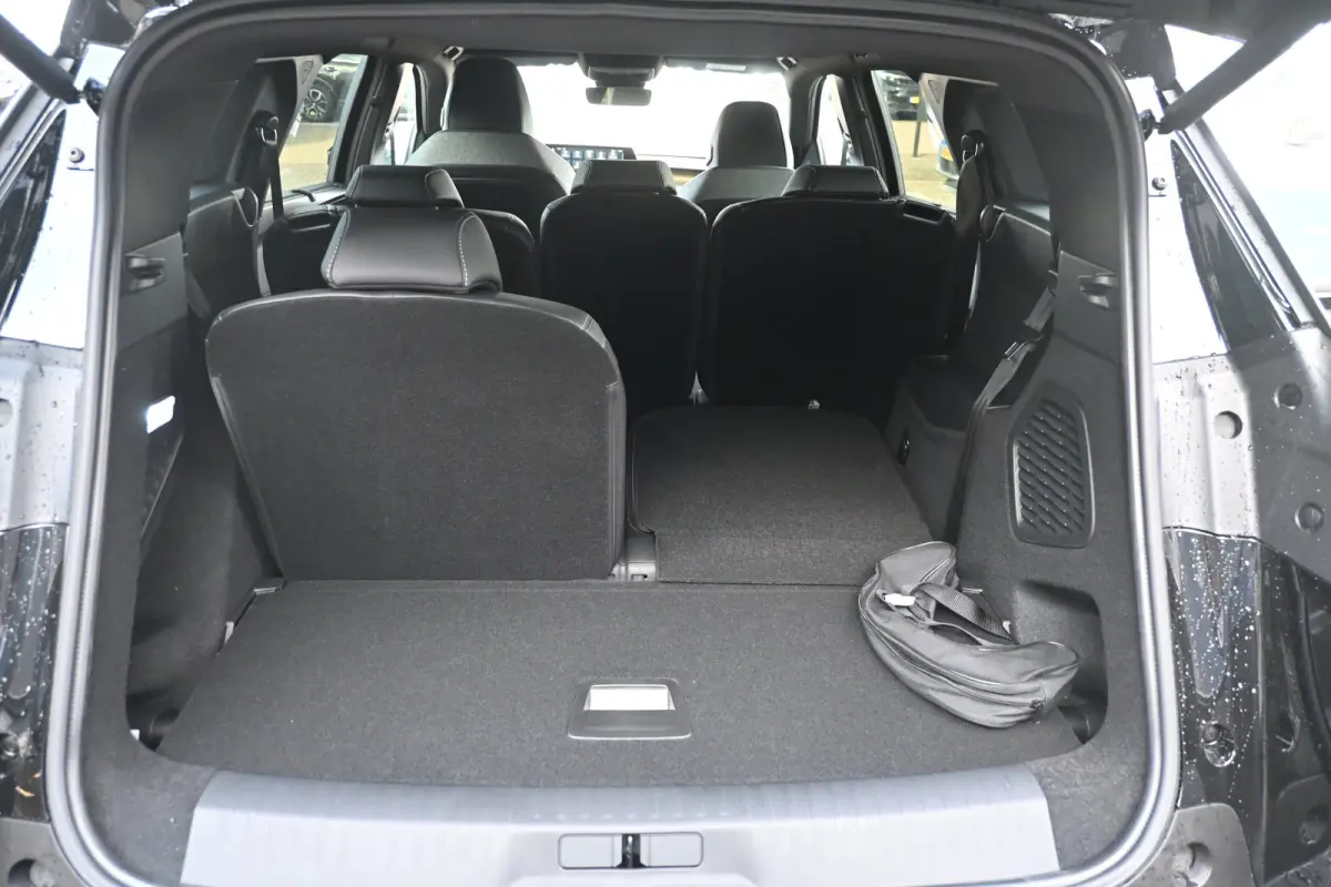 GT | Adaptieve cruise control met Stop&Go functie | LED 3D-achterlichten | Pack Safety Plus