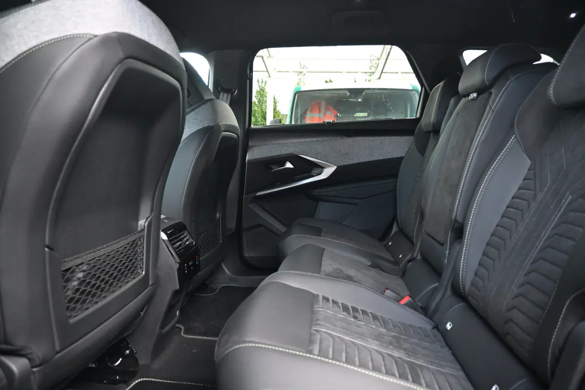 GT | Adaptieve cruise control met Stop&Go functie | LED 3D-achterlichten | Pack Safety Plus