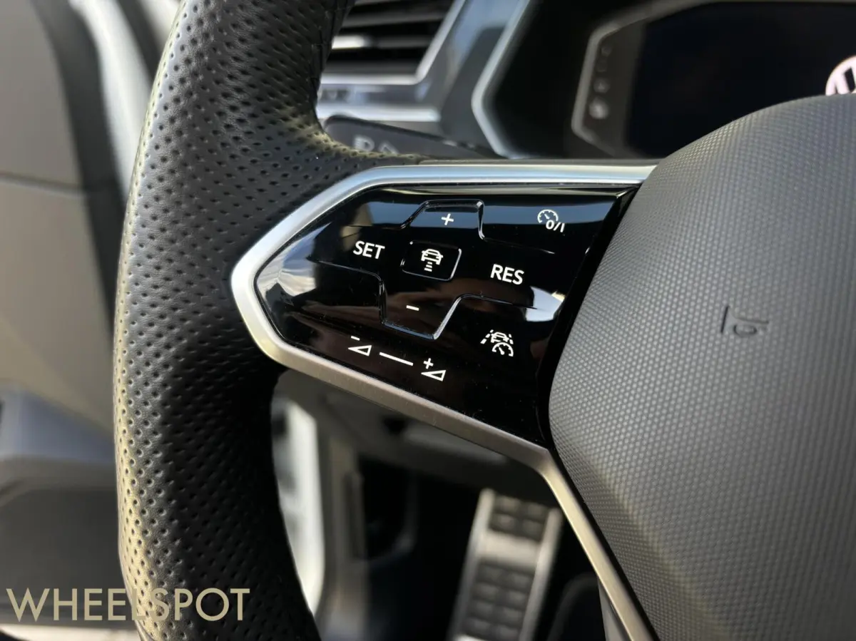 1.4 TSI eHybrid R-Line|HEADUP|PANO|Carplay