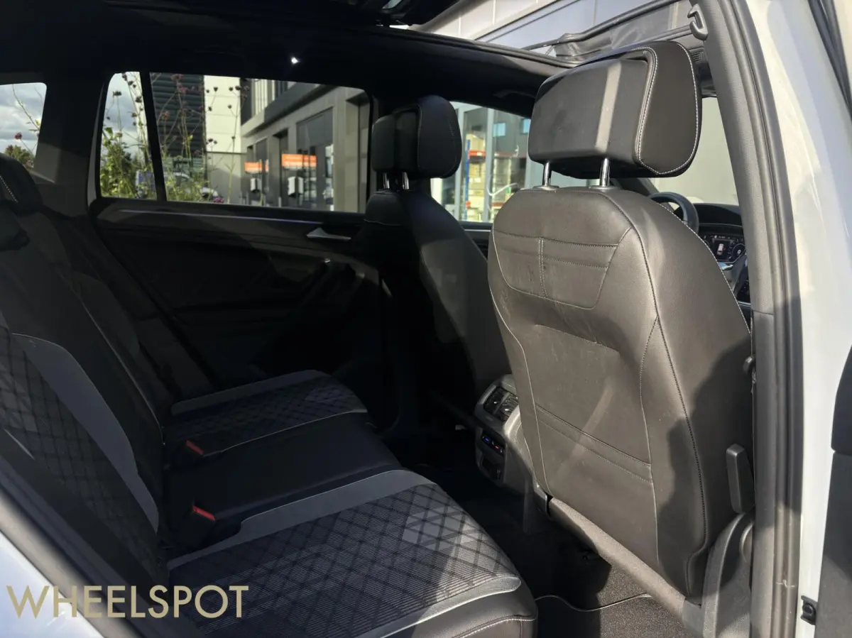 1.4 TSI eHybrid R-Line|HEADUP|PANO|Carplay