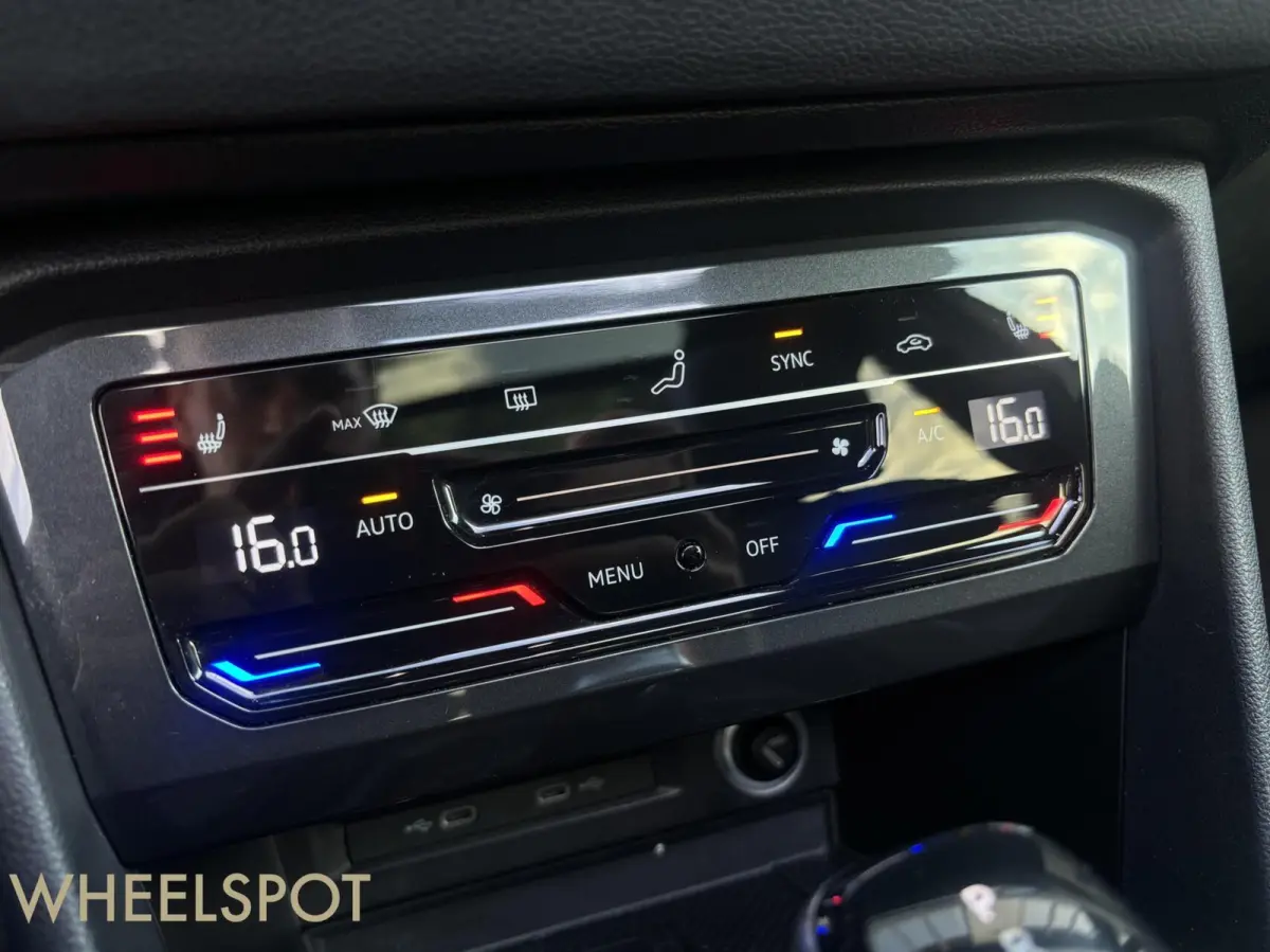1.4 TSI eHybrid R-Line|HEADUP|PANO|Carplay