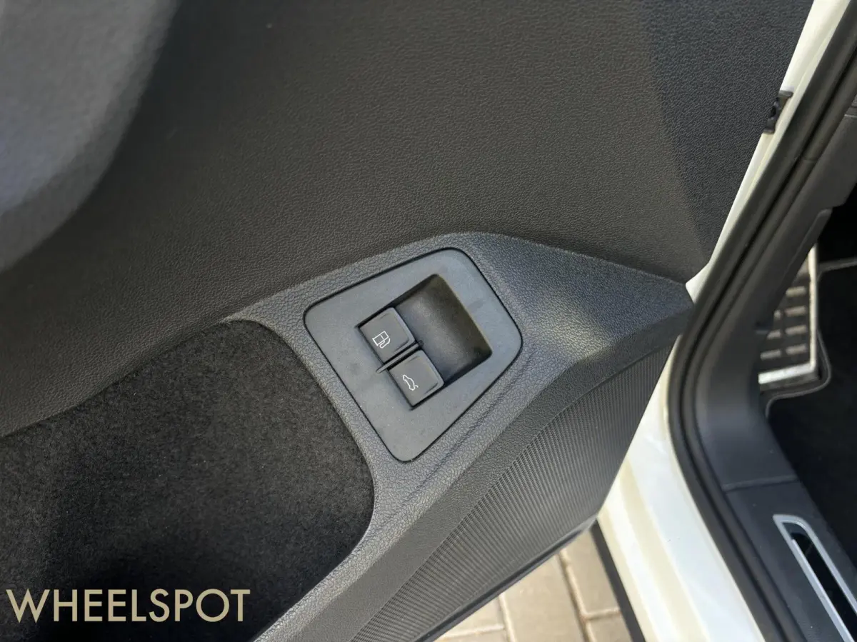 1.4 TSI eHybrid R-Line|HEADUP|PANO|Carplay