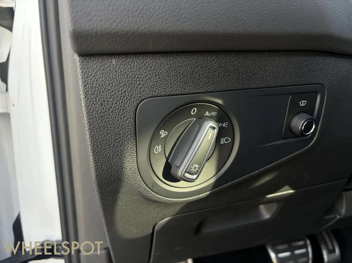 1.4 TSI eHybrid R-Line|HEADUP|PANO|Carplay