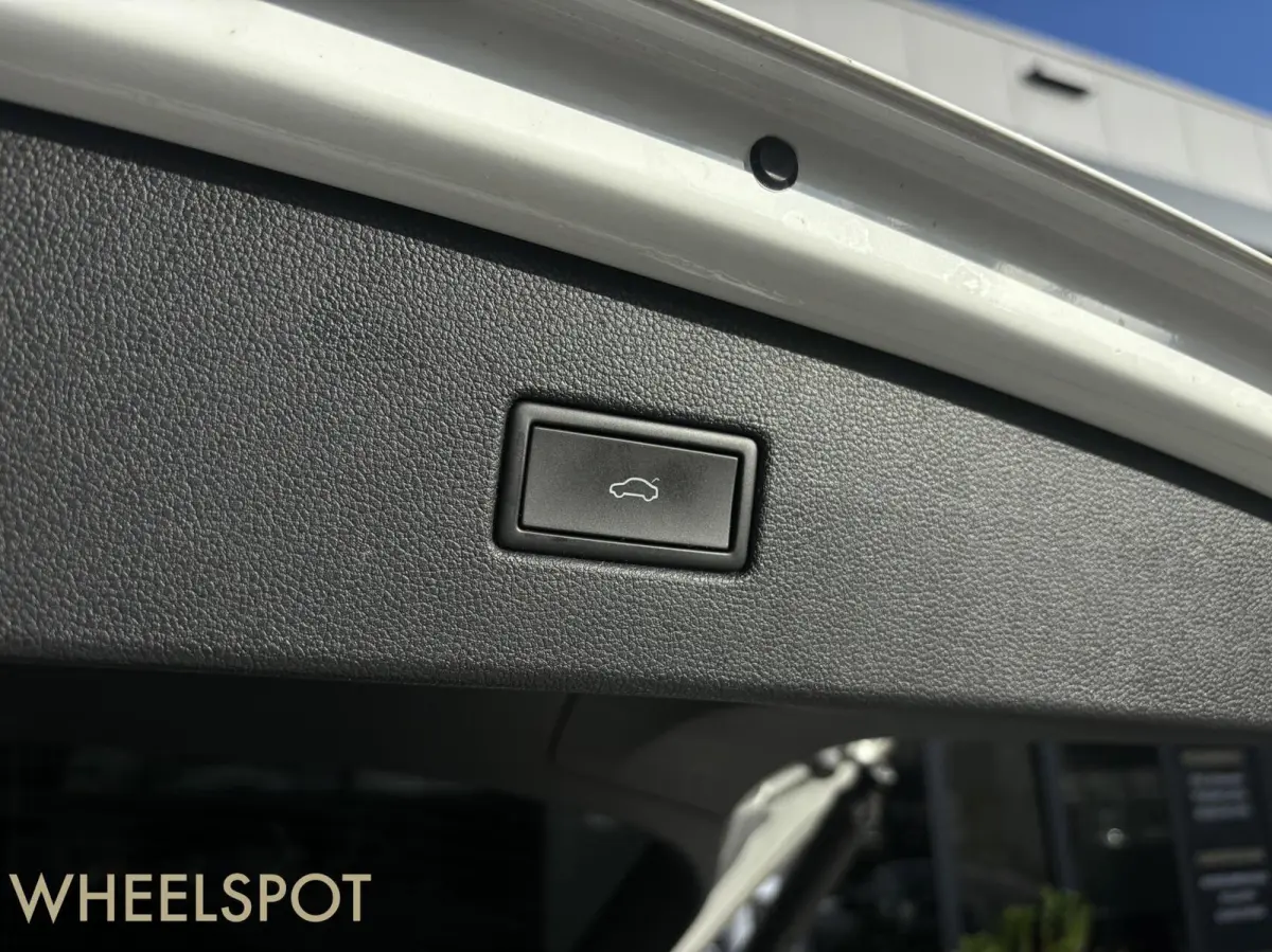 1.4 TSI eHybrid R-Line|HEADUP|PANO|Carplay