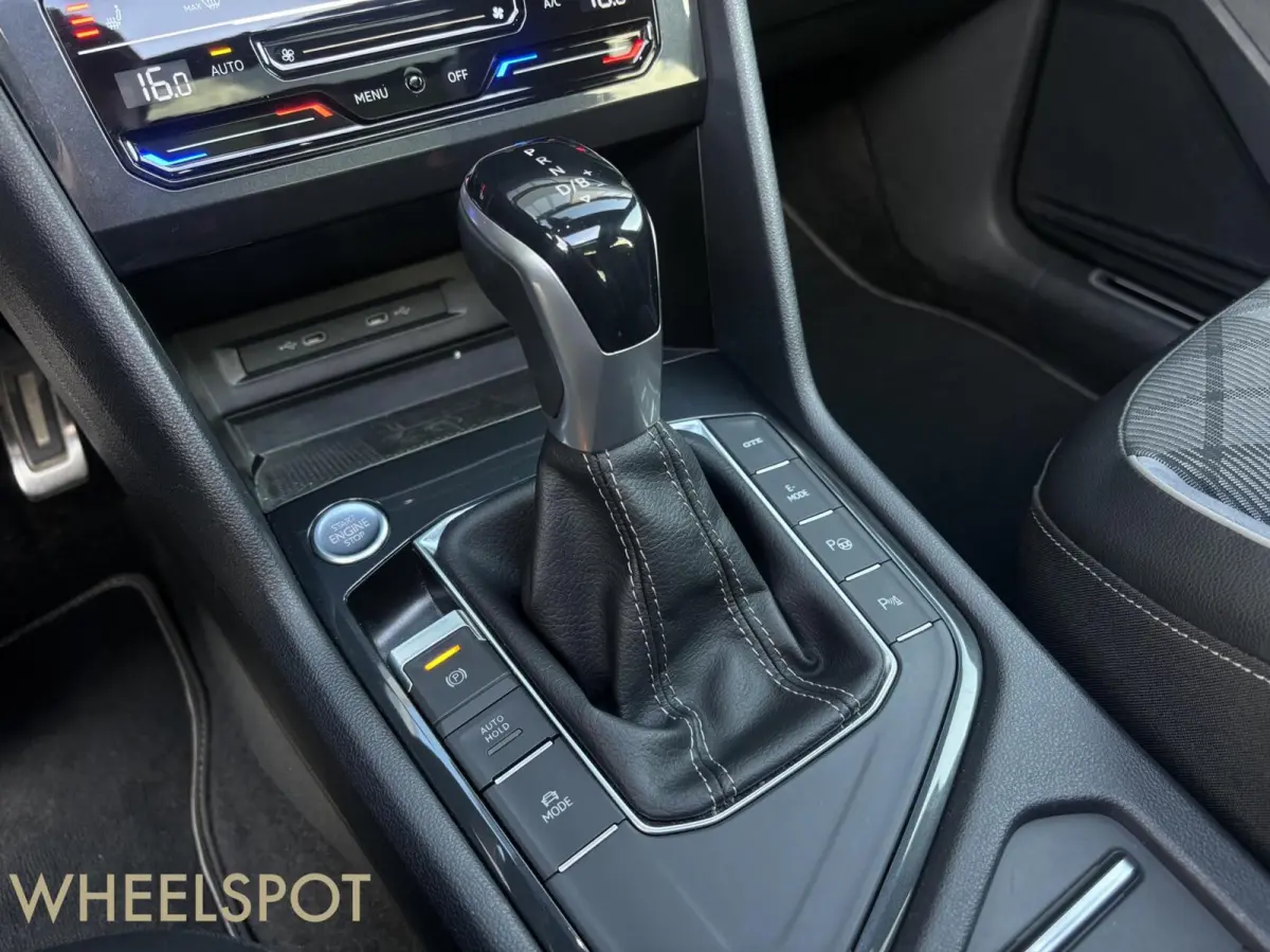 1.4 TSI eHybrid R-Line|HEADUP|PANO|Carplay