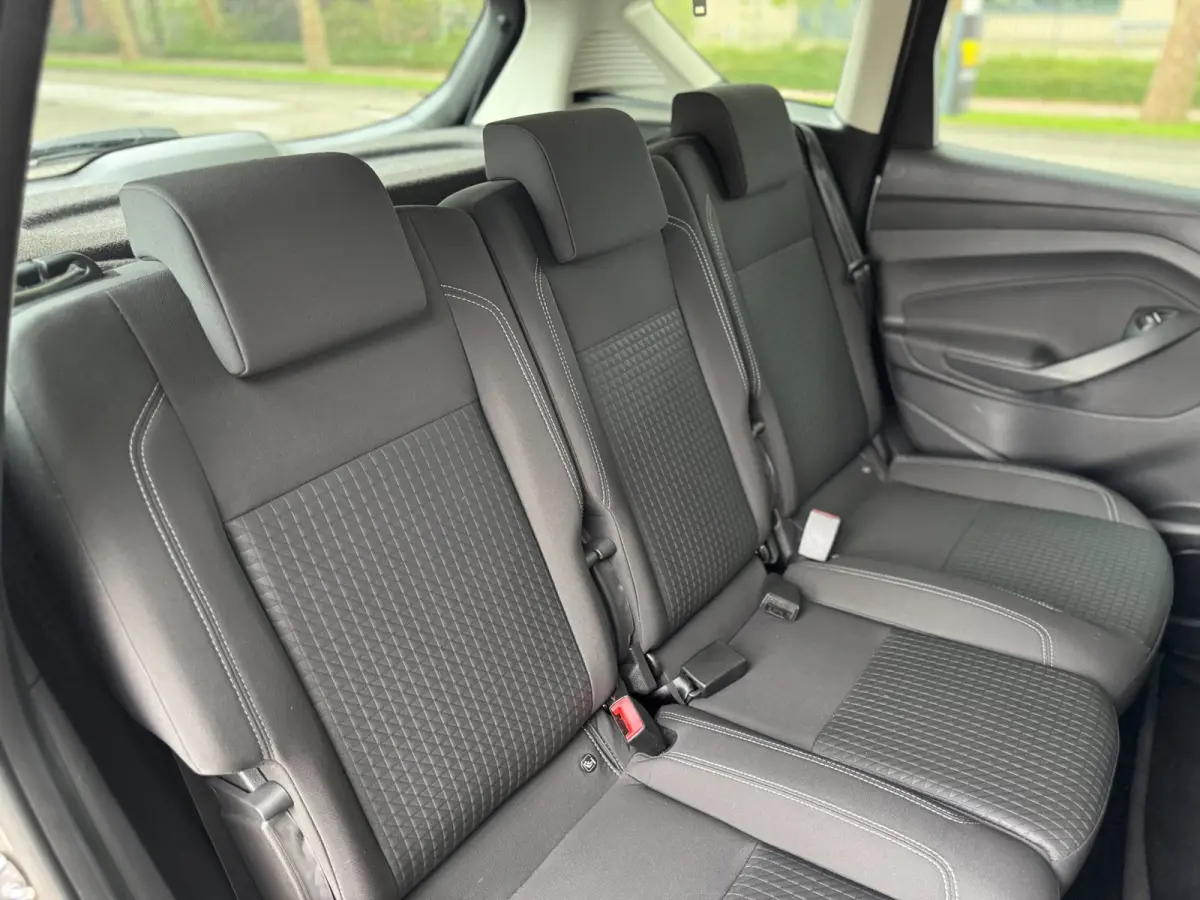 1.0 Titanium Facelift Airco Cruise Luxe uitvoering NWE APK