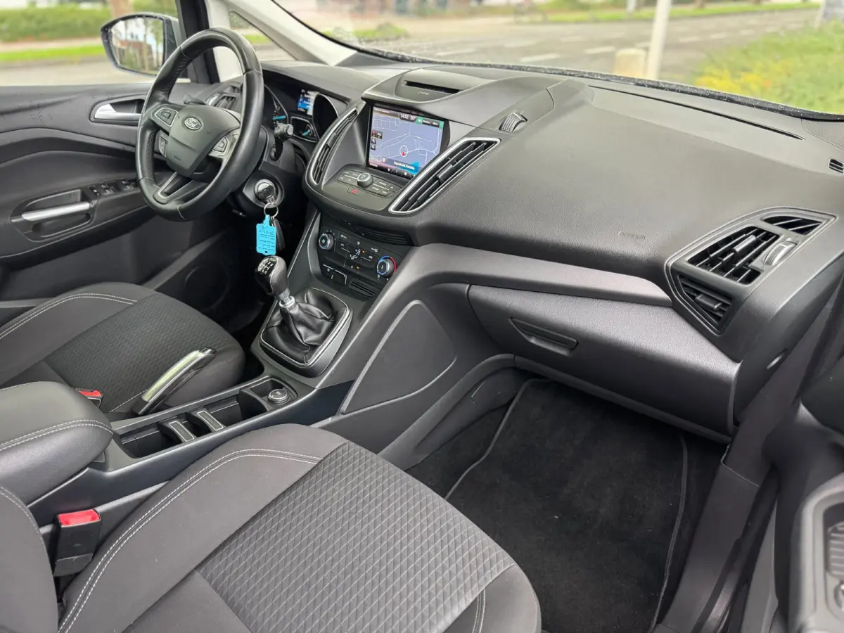 1.0 Titanium Facelift Airco Cruise Luxe uitvoering NWE APK