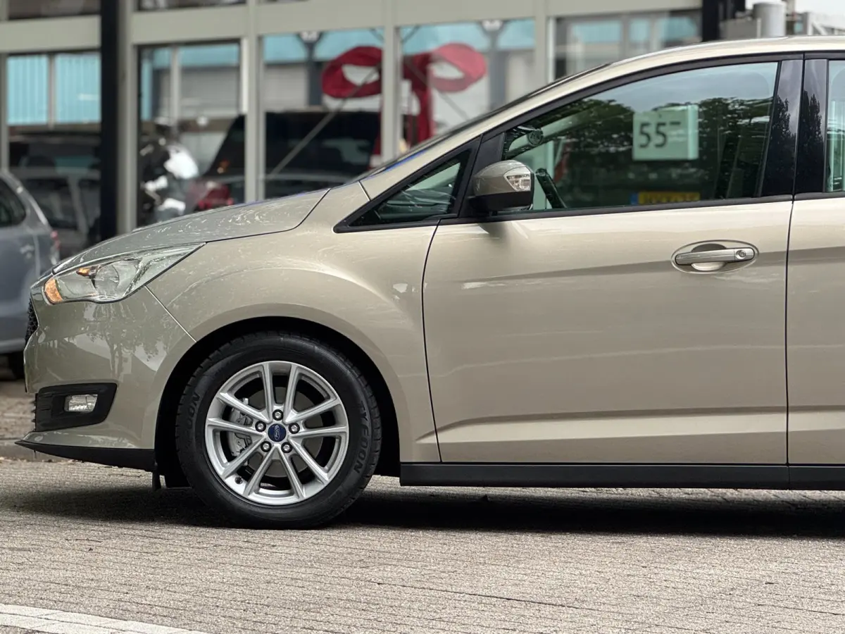 1.0 Titanium Facelift Airco Cruise Luxe uitvoering NWE APK