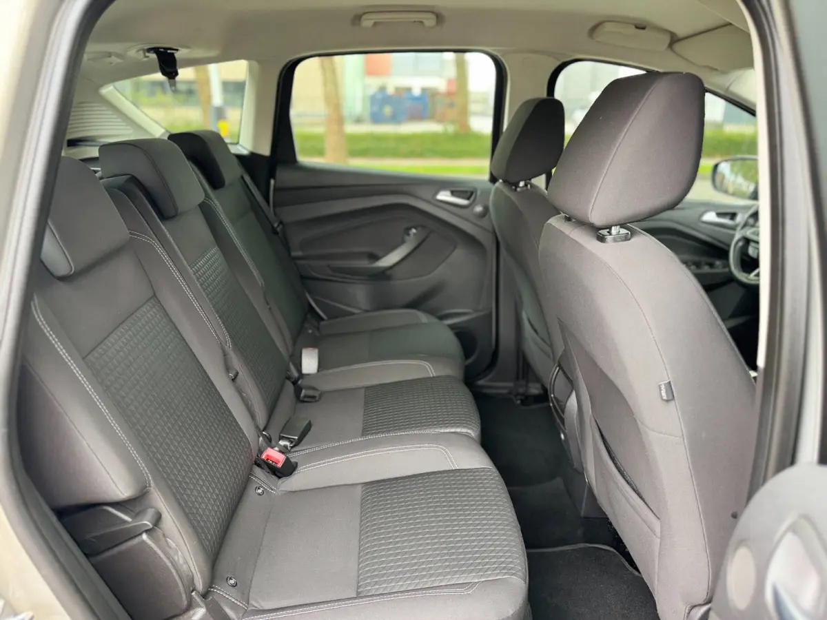 1.0 Titanium Facelift Airco Cruise Luxe uitvoering NWE APK