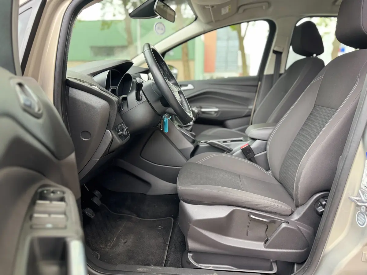 1.0 Titanium Facelift Airco Cruise Luxe uitvoering NWE APK