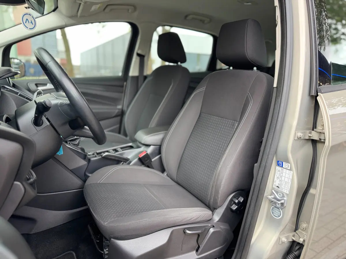 1.0 Titanium Facelift Airco Cruise Luxe uitvoering NWE APK