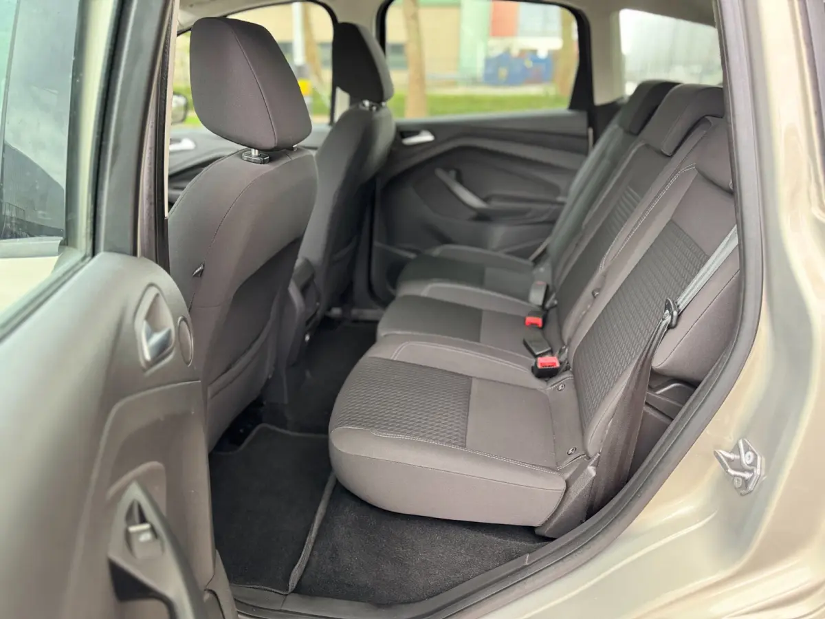1.0 Titanium Facelift Airco Cruise Luxe uitvoering NWE APK