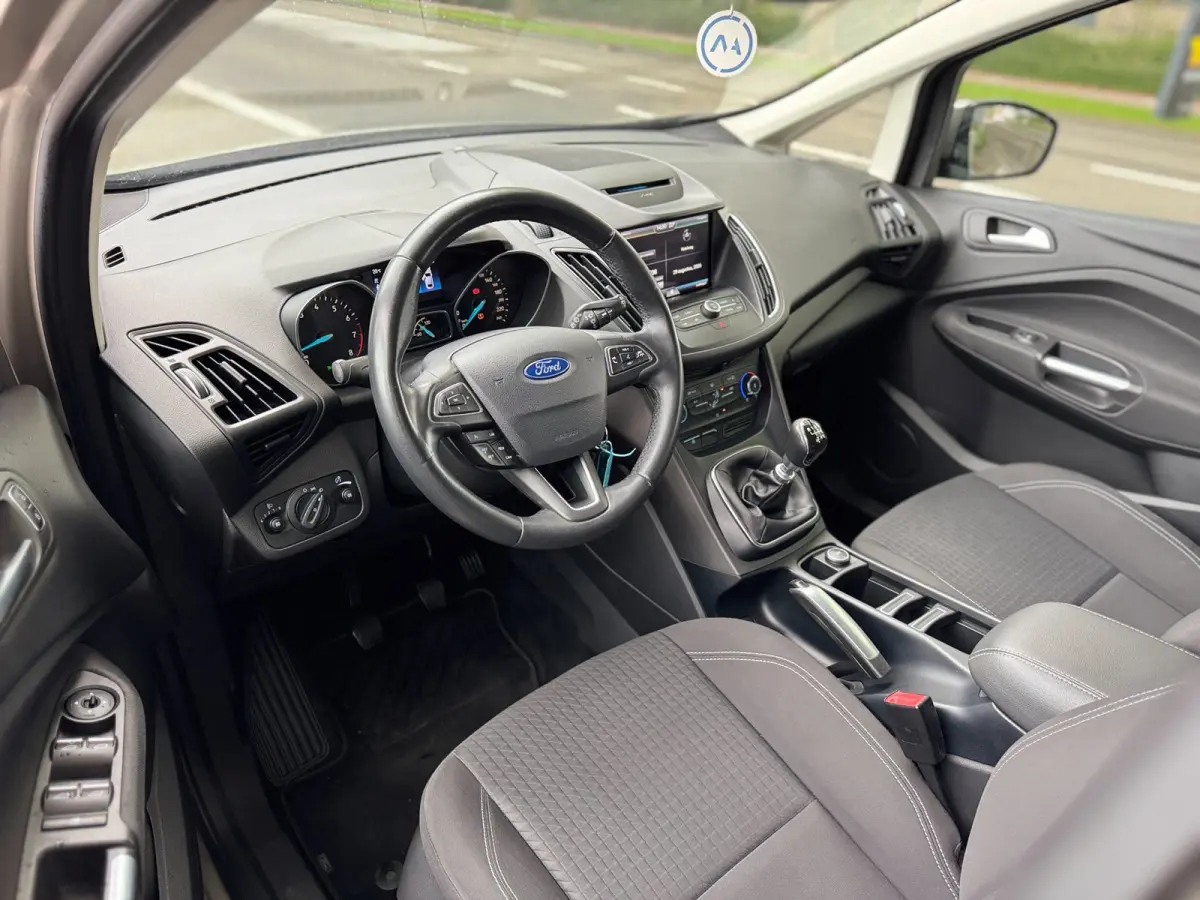 1.0 Titanium Facelift Airco Cruise Luxe uitvoering NWE APK