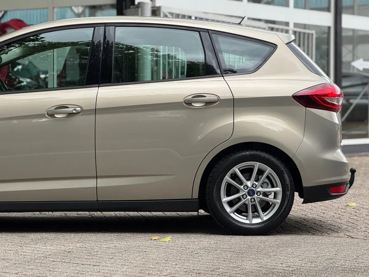 1.0 Titanium Facelift Airco Cruise Luxe uitvoering NWE APK