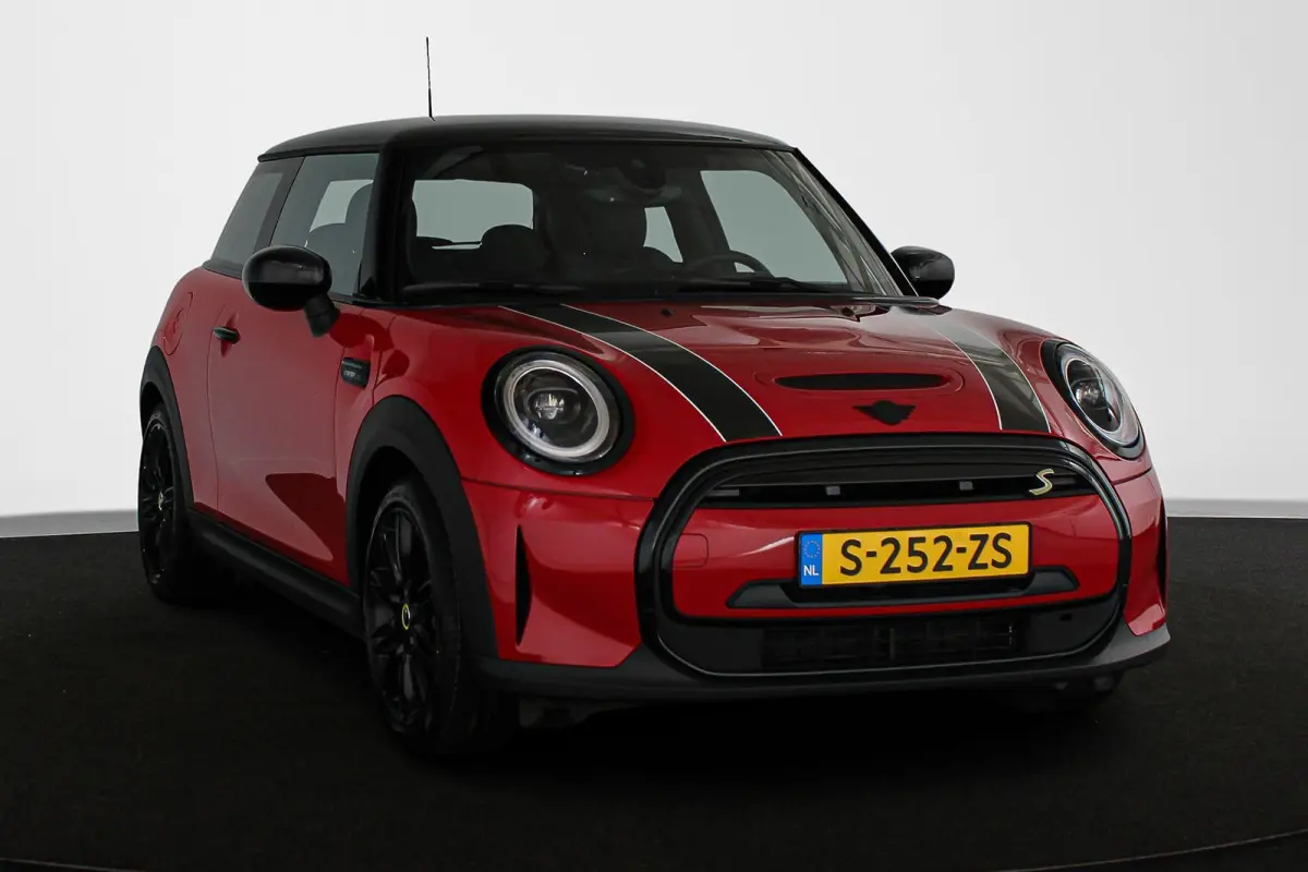 Camden Go Edition 33 kWh SOH 97% Apple CarPlay Achteruitrijcamera Sportstoelen Stoelverwarming