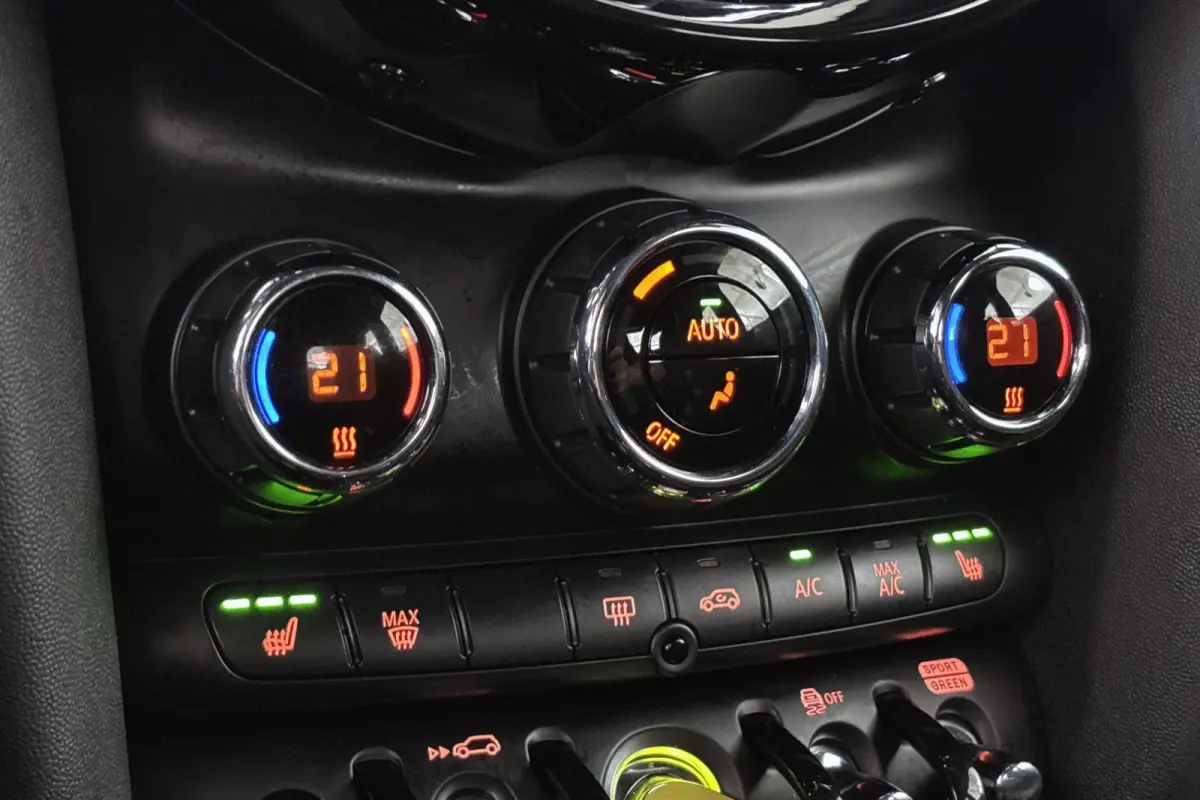 Camden Go Edition 33 kWh SOH 97% Apple CarPlay Achteruitrijcamera Sportstoelen Stoelverwarming