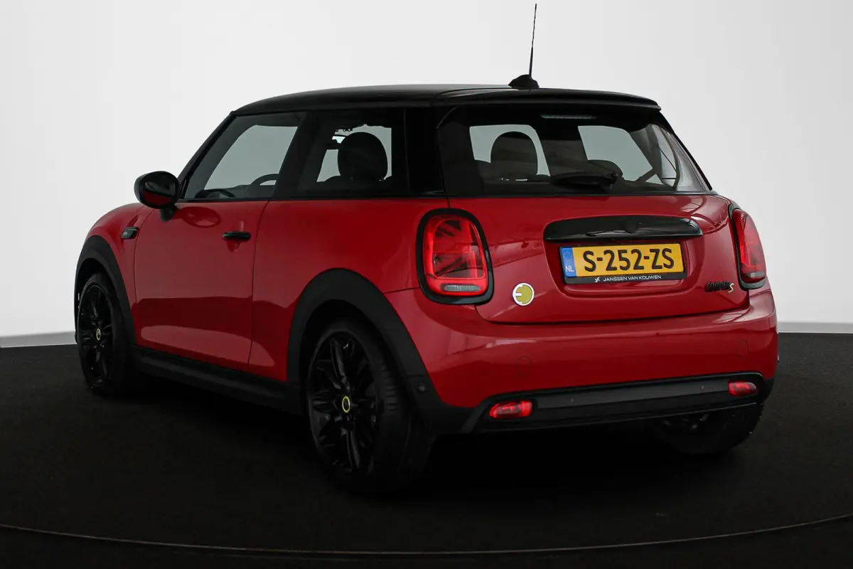 Camden Go Edition 33 kWh SOH 97% Apple CarPlay Achteruitrijcamera Sportstoelen Stoelverwarming