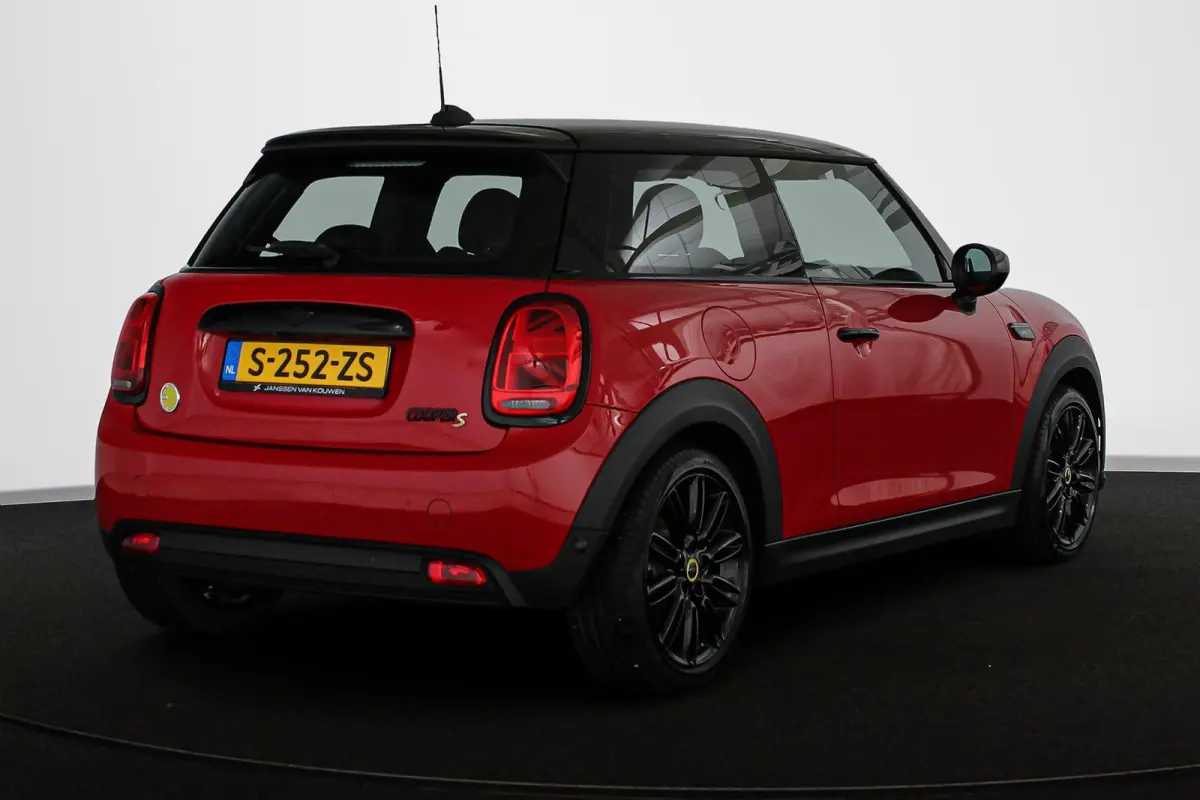 Camden Go Edition 33 kWh SOH 97% Apple CarPlay Achteruitrijcamera Sportstoelen Stoelverwarming
