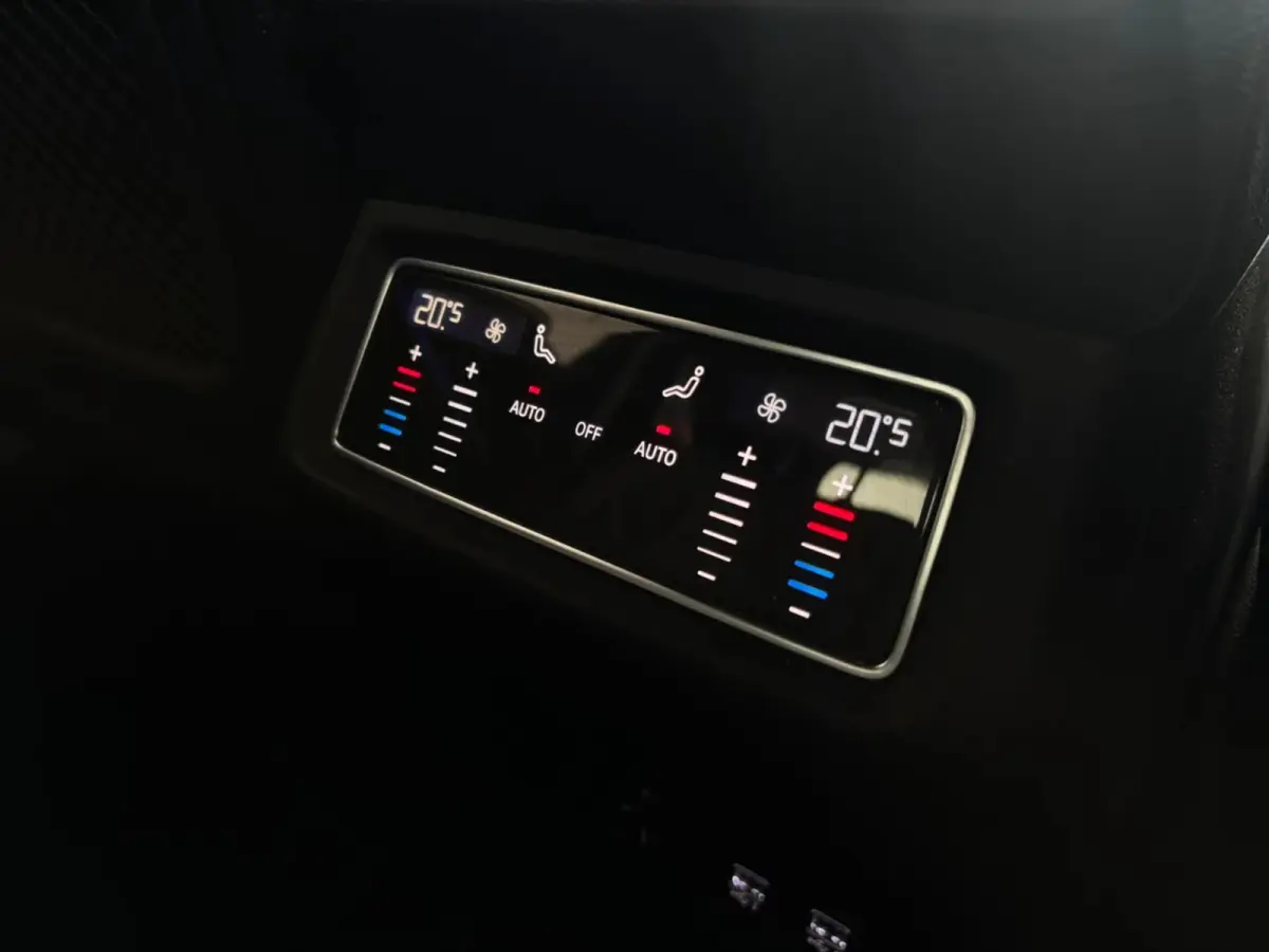 55 quattro edition 95 kWh S-Line 91%SoH(Dealer ondH, Panorama, Camera, Head-up, B&O, Carplay, Etc)