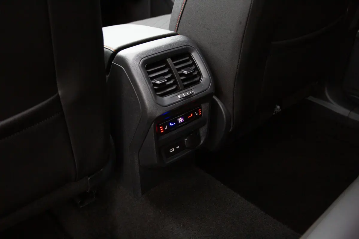 1.4 TSI e-Hybrid PHEV FR Business , SOH 100%, Panoramadak, Trekhaak, Adap. cruise,