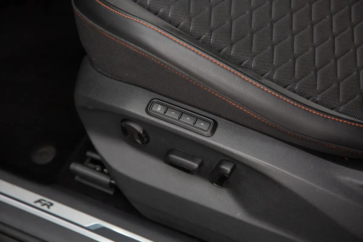 1.4 TSI e-Hybrid PHEV FR Business , SOH 100%, Panoramadak, Trekhaak, Adap. cruise,