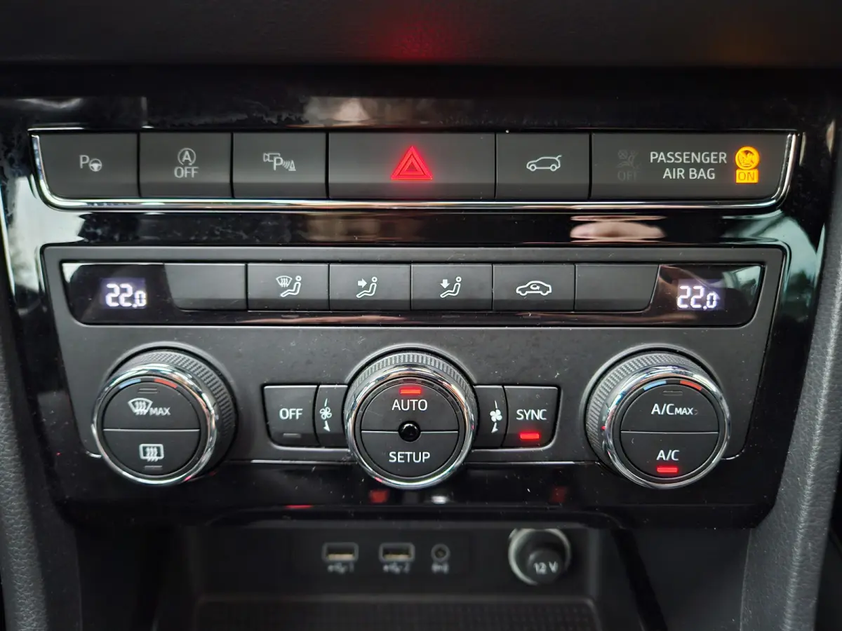 1.5 TSI FR Business Intense Trekhaak! 150PK! LED! Schuif/Panoramadak! Carplay!