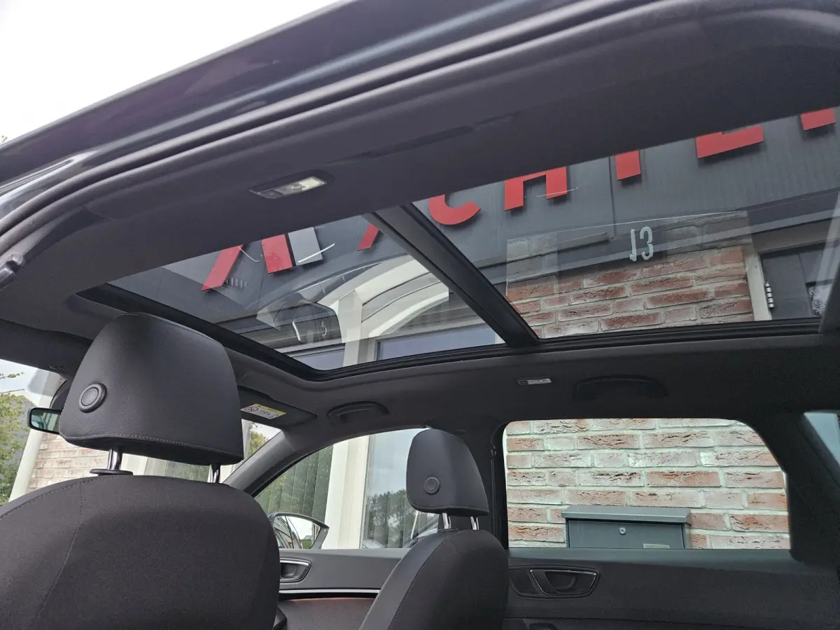 1.5 TSI FR Business Intense Trekhaak! 150PK! LED! Schuif/Panoramadak! Carplay!
