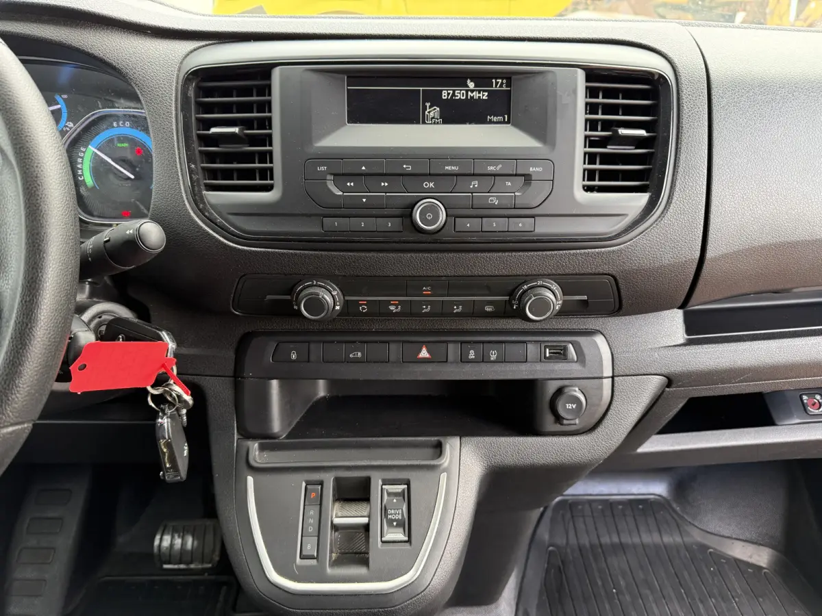 Worker 75kWh 136PK L3 348km WLTP EV Snelladen Climate control Cruise control Laadkabel