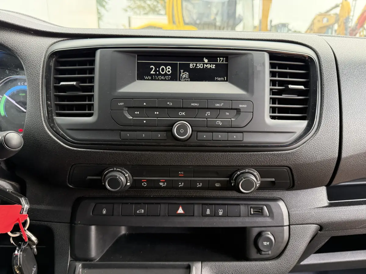 Worker 75kWh 136PK L3 348km WLTP EV Snelladen Climate control Cruise control Laadkabel