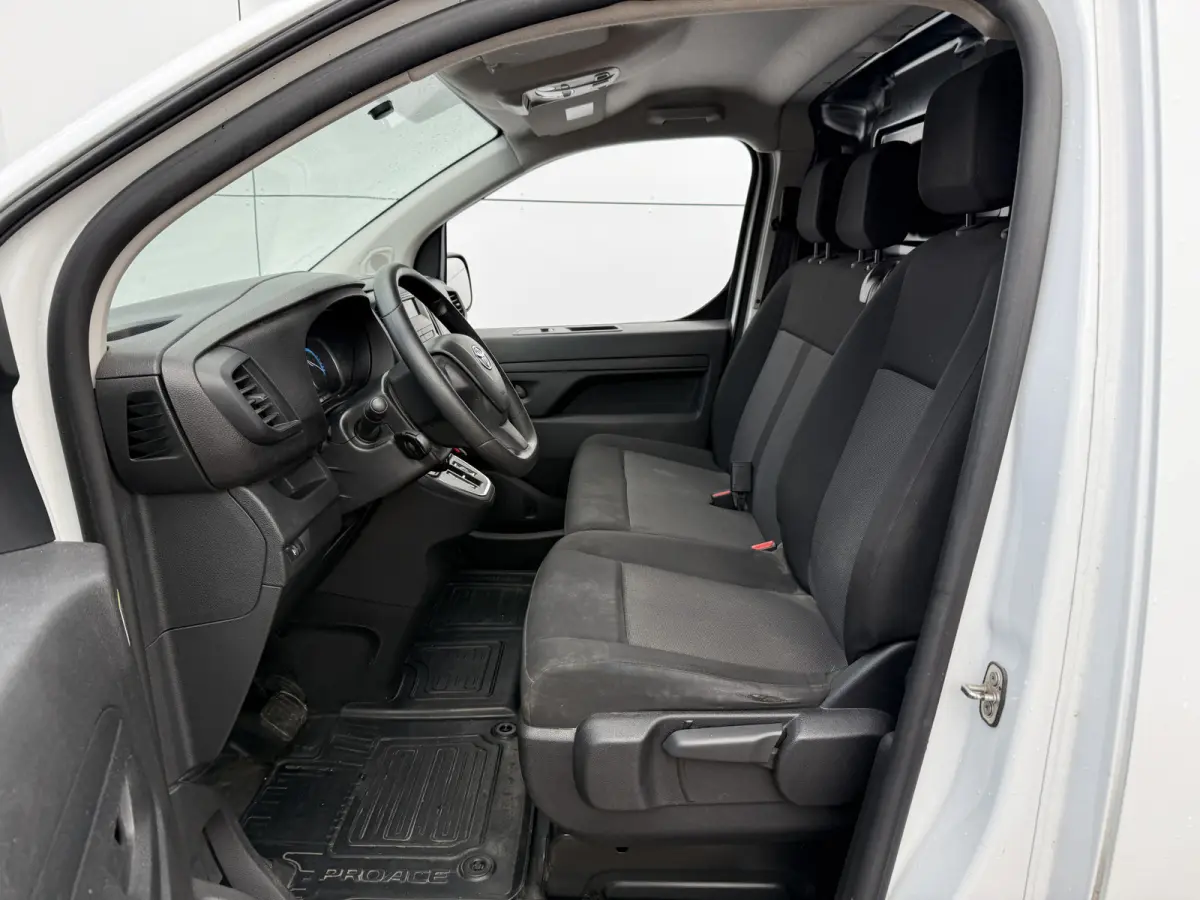 Worker 75kWh 136PK L3 348km WLTP EV Snelladen Climate control Cruise control Laadkabel