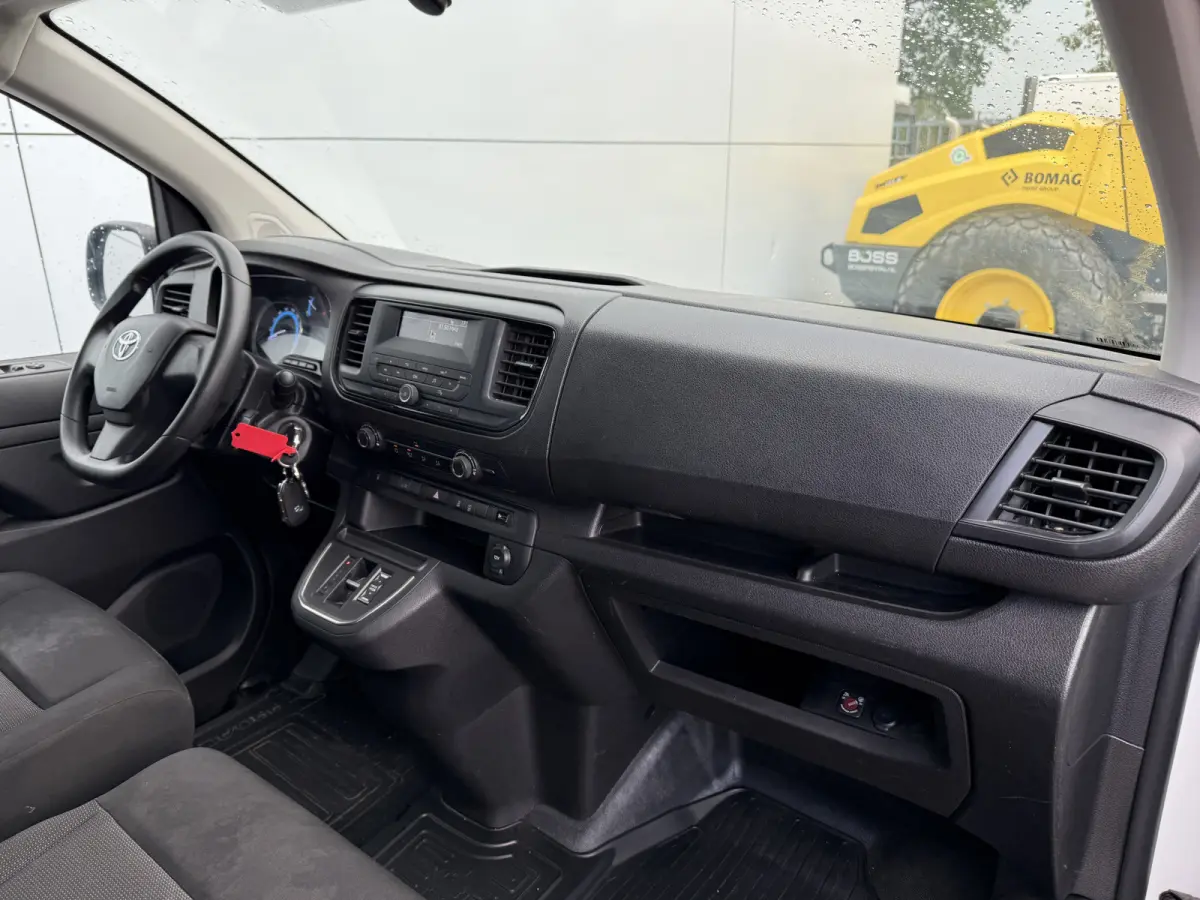 Worker 75kWh 136PK L3 348km WLTP EV Snelladen Climate control Cruise control Laadkabel