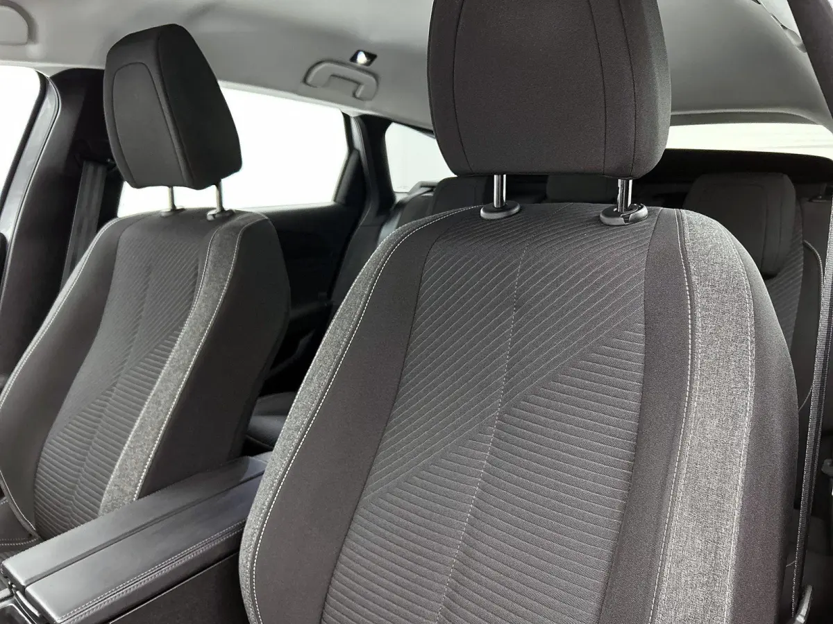 Active Pack Business | 1e-Eig.| Navi |  ECC | comfortstoel(en)  | Apple Carplay/Android Auto | Virtual Cockpit | Cruise Control | DAB |