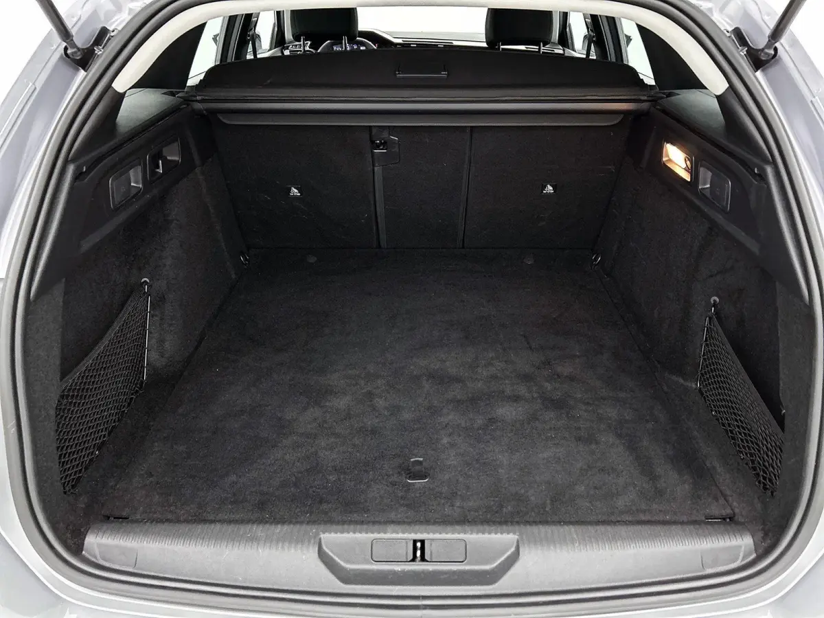 Active Pack Business | 1e-Eig.| Navi |  ECC | comfortstoel(en)  | Apple Carplay/Android Auto | Virtual Cockpit | Cruise Control | DAB |