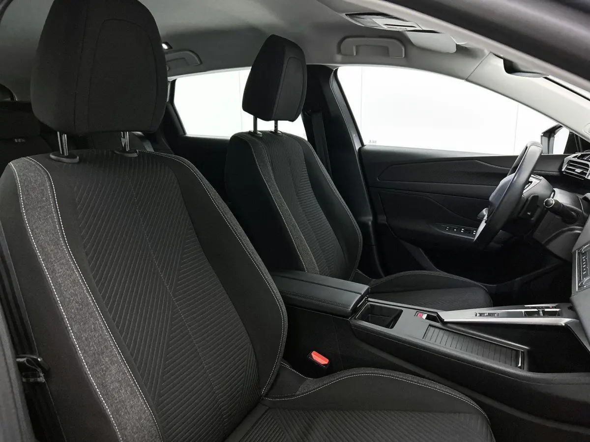 Active Pack Business | 1e-Eig.| Navi |  ECC | comfortstoel(en)  | Apple Carplay/Android Auto | Virtual Cockpit | Cruise Control | DAB |