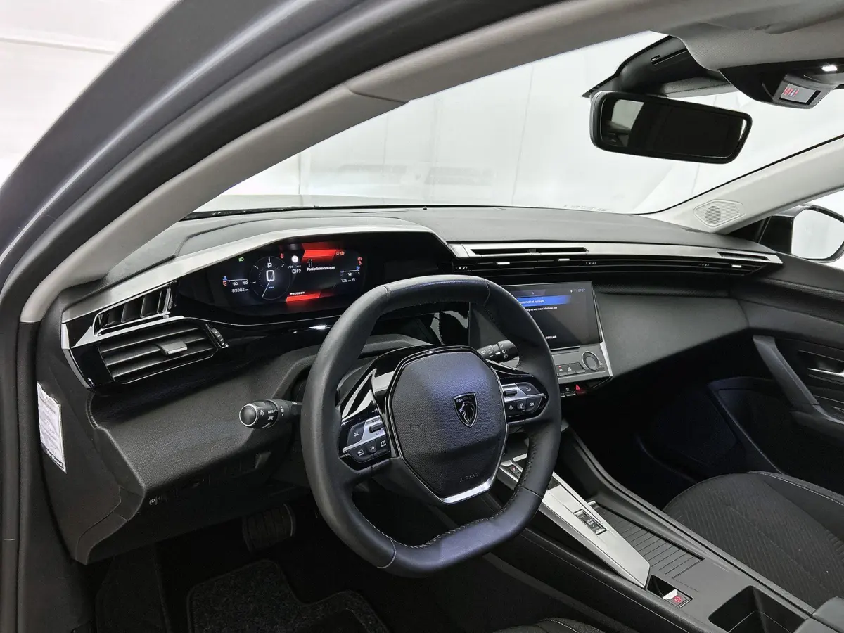 Active Pack Business | 1e-Eig.| Navi |  ECC | comfortstoel(en)  | Apple Carplay/Android Auto | Virtual Cockpit | Cruise Control | DAB |
