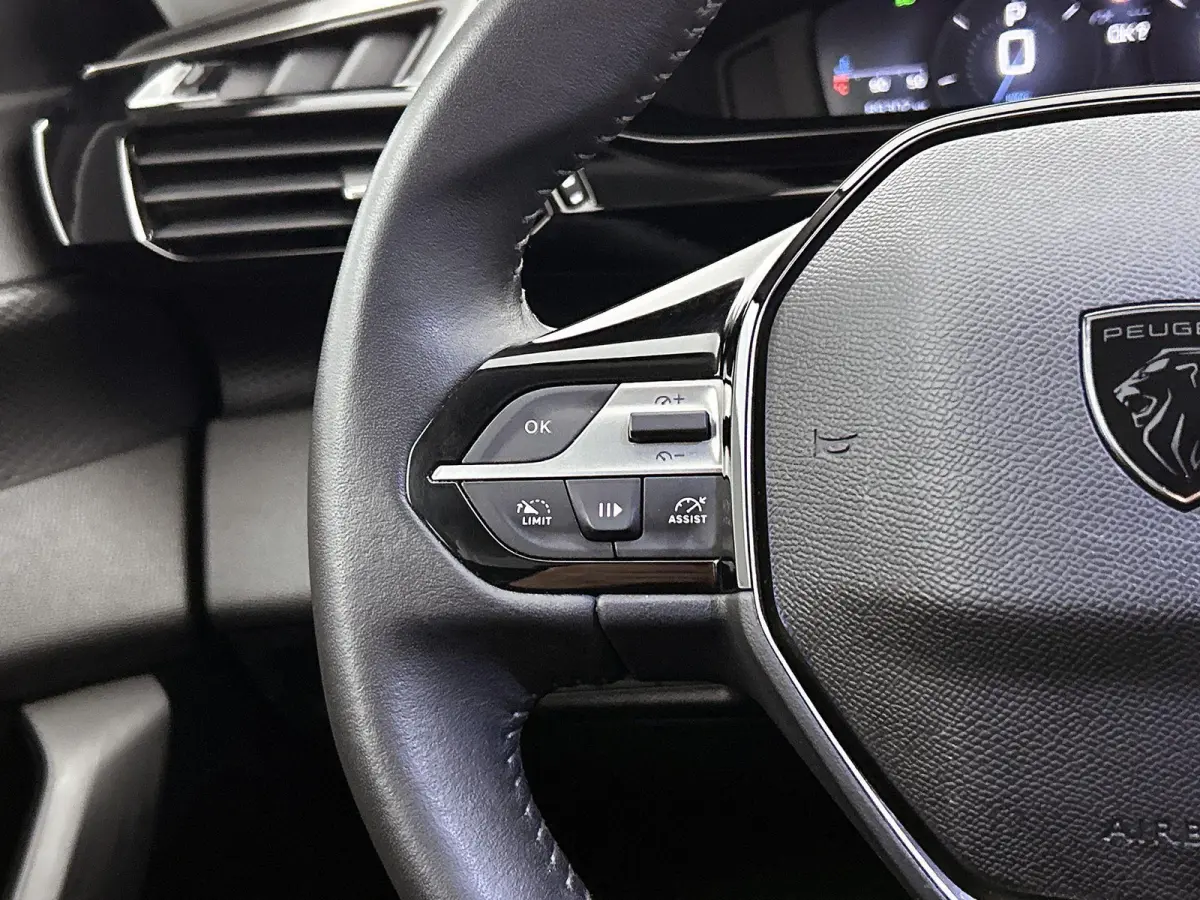 Active Pack Business | 1e-Eig.| Navi |  ECC | comfortstoel(en)  | Apple Carplay/Android Auto | Virtual Cockpit | Cruise Control | DAB |