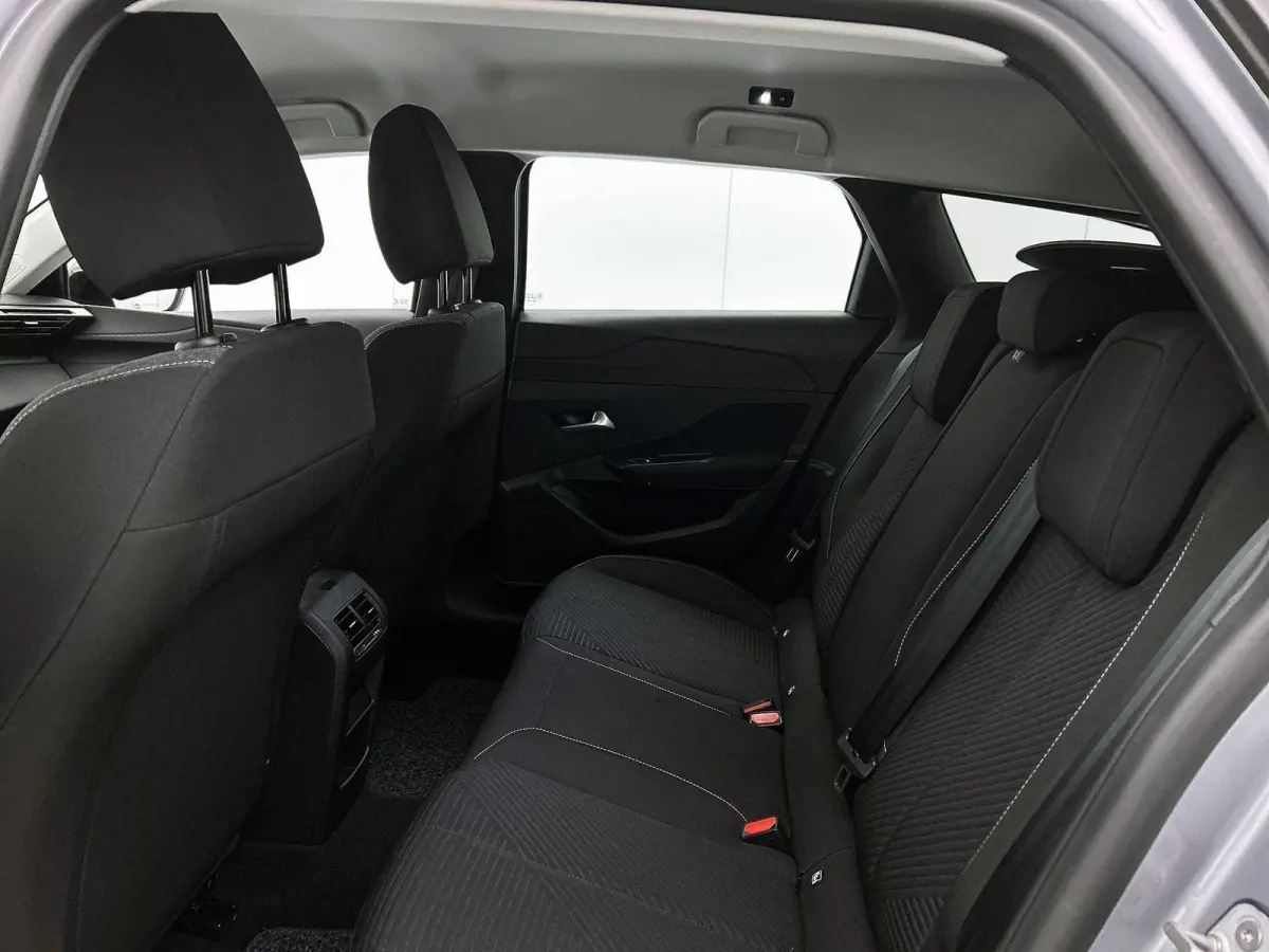 Active Pack Business | 1e-Eig.| Navi |  ECC | comfortstoel(en)  | Apple Carplay/Android Auto | Virtual Cockpit | Cruise Control | DAB |