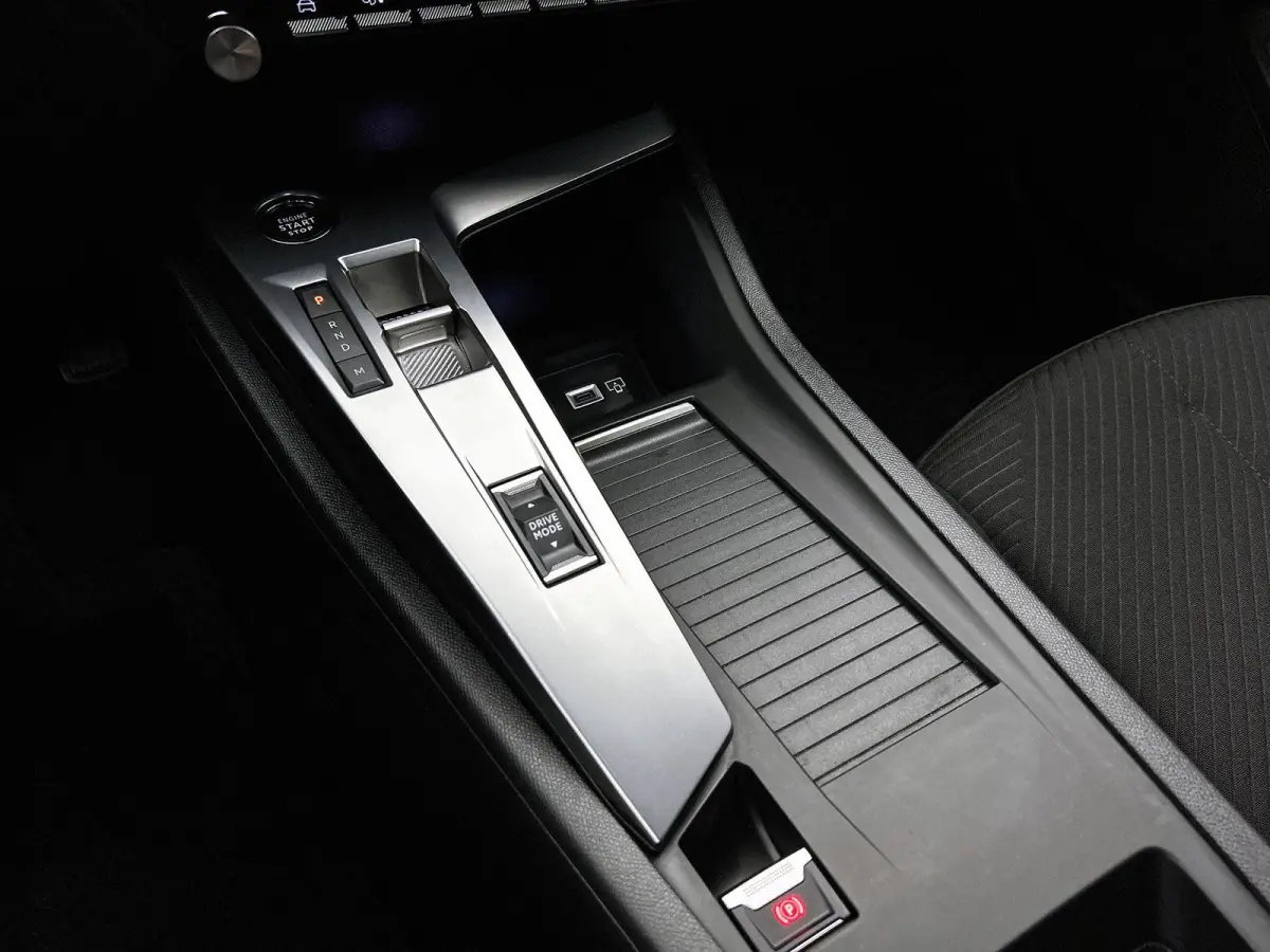 Active Pack Business | 1e-Eig.| Navi |  ECC | comfortstoel(en)  | Apple Carplay/Android Auto | Virtual Cockpit | Cruise Control | DAB |