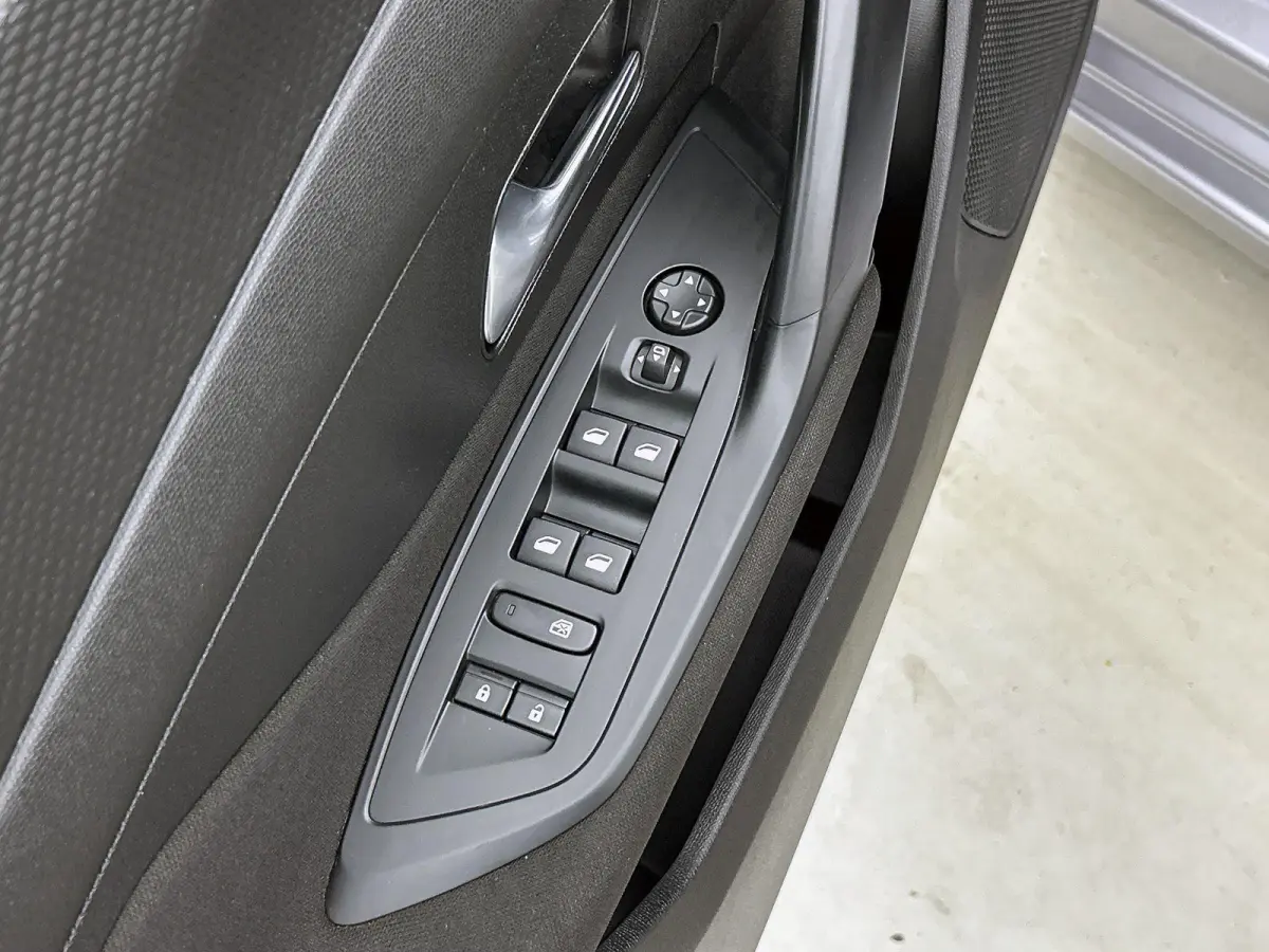 Active Pack Business | 1e-Eig.| Navi |  ECC | comfortstoel(en)  | Apple Carplay/Android Auto | Virtual Cockpit | Cruise Control | DAB |