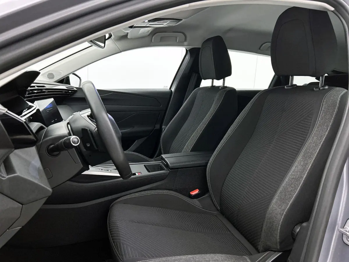Active Pack Business | 1e-Eig.| Navi |  ECC | comfortstoel(en)  | Apple Carplay/Android Auto | Virtual Cockpit | Cruise Control | DAB |