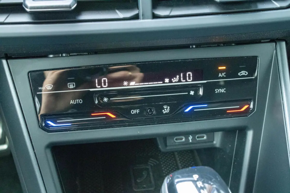 1.0 TSI R-Line|Camera|Carplay|Adaptive Cruise