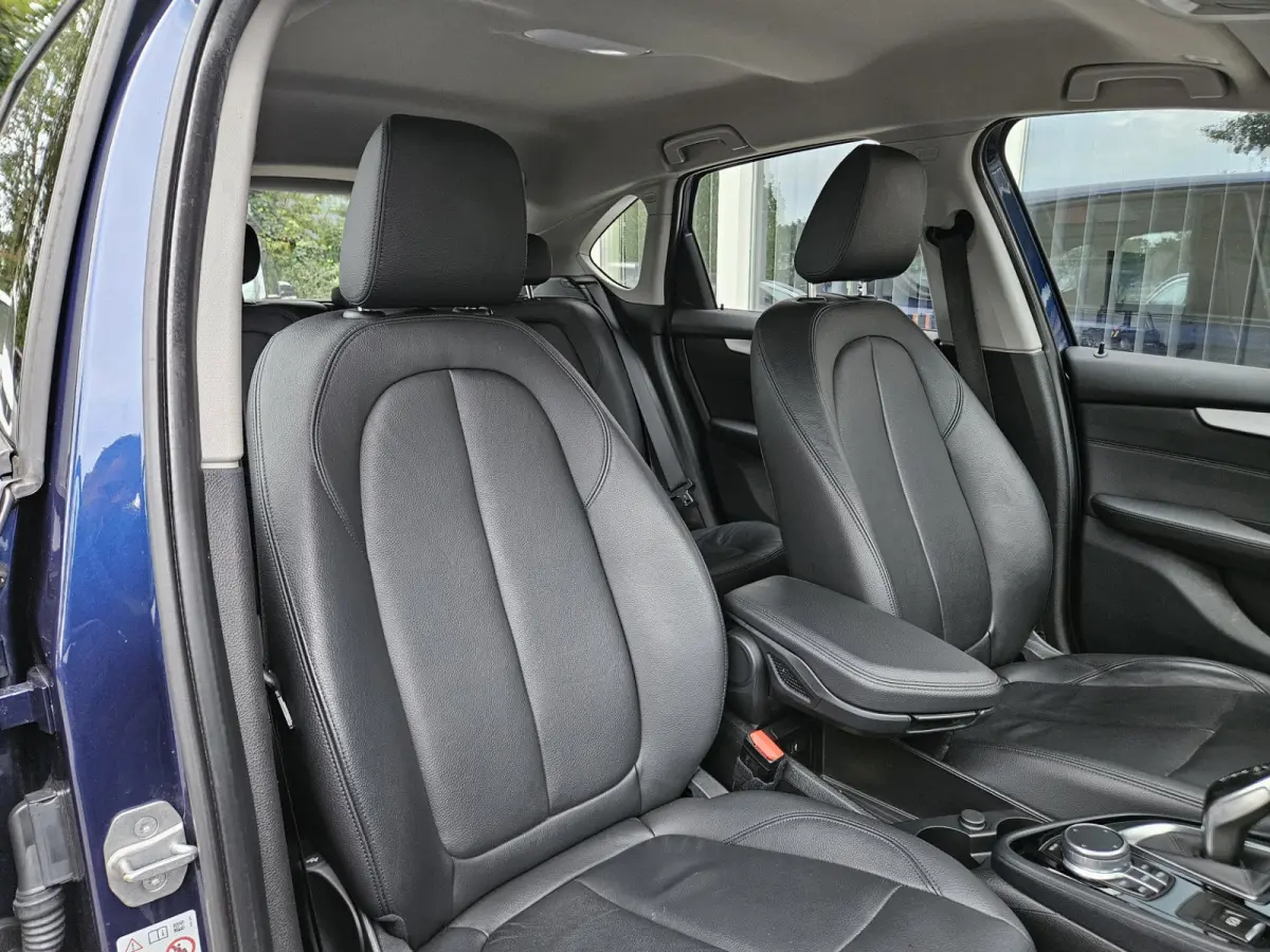 218i High Executive Edition Automaat! Trekhaak! Leer! NAP! 140PK! Nette Auto! Dealer Onderhouden!