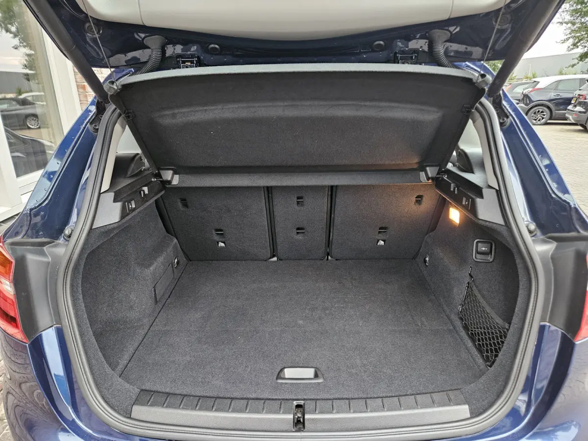 218i High Executive Edition Automaat! Trekhaak! Leer! NAP! 140PK! Nette Auto! Dealer Onderhouden!