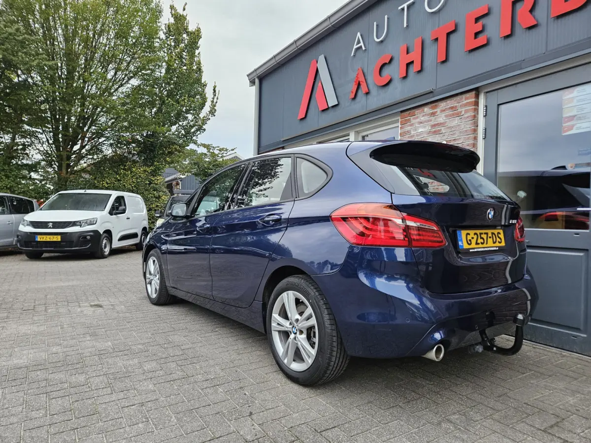 218i High Executive Edition Automaat! Trekhaak! Leer! NAP! 140PK! Nette Auto! Dealer Onderhouden!