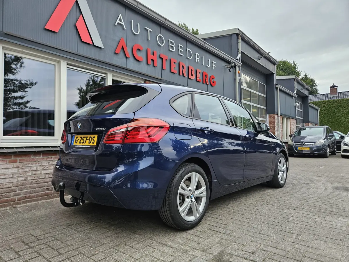 218i High Executive Edition Automaat! Trekhaak! Leer! NAP! 140PK! Nette Auto! Dealer Onderhouden!