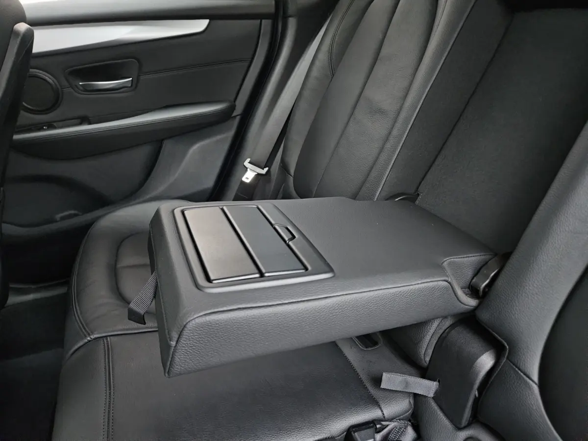 218i High Executive Edition Automaat! Trekhaak! Leer! NAP! 140PK! Nette Auto! Dealer Onderhouden!