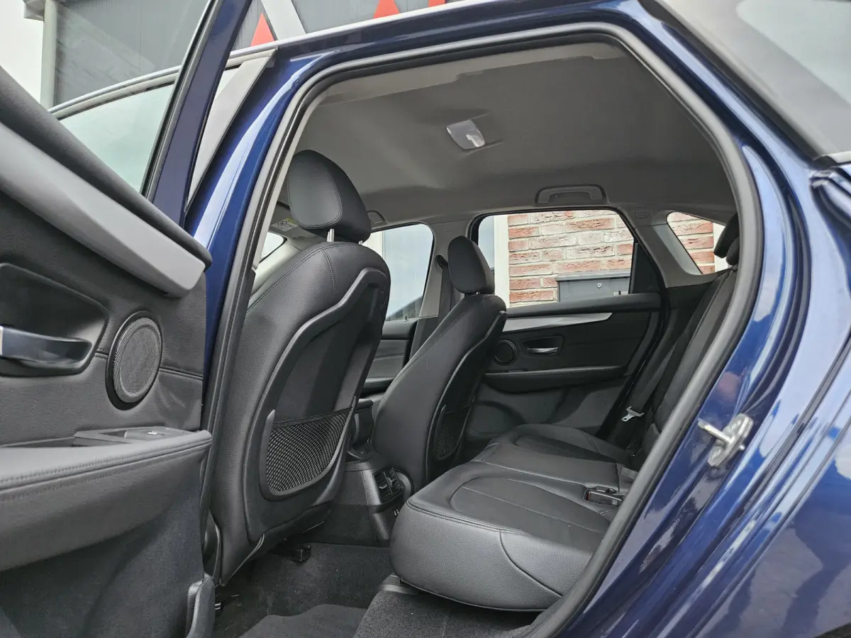 218i High Executive Edition Automaat! Trekhaak! Leer! NAP! 140PK! Nette Auto! Dealer Onderhouden!