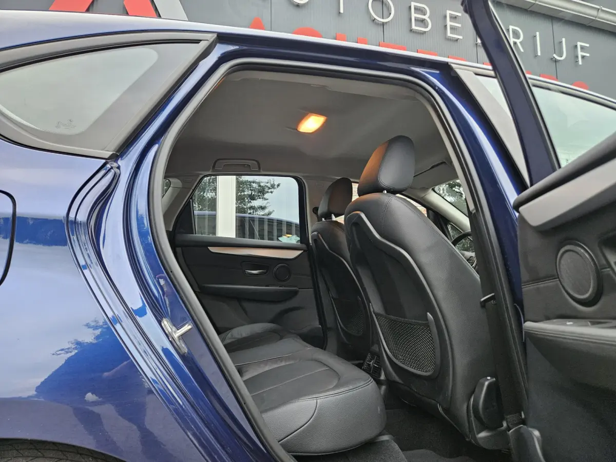 218i High Executive Edition Automaat! Trekhaak! Leer! NAP! 140PK! Nette Auto! Dealer Onderhouden!