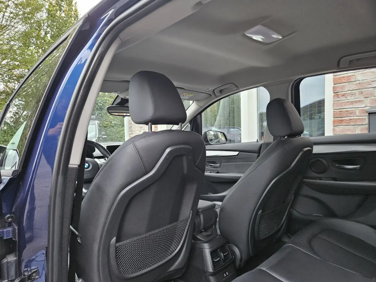 218i High Executive Edition Automaat! Trekhaak! Leer! NAP! 140PK! Nette Auto! Dealer Onderhouden!